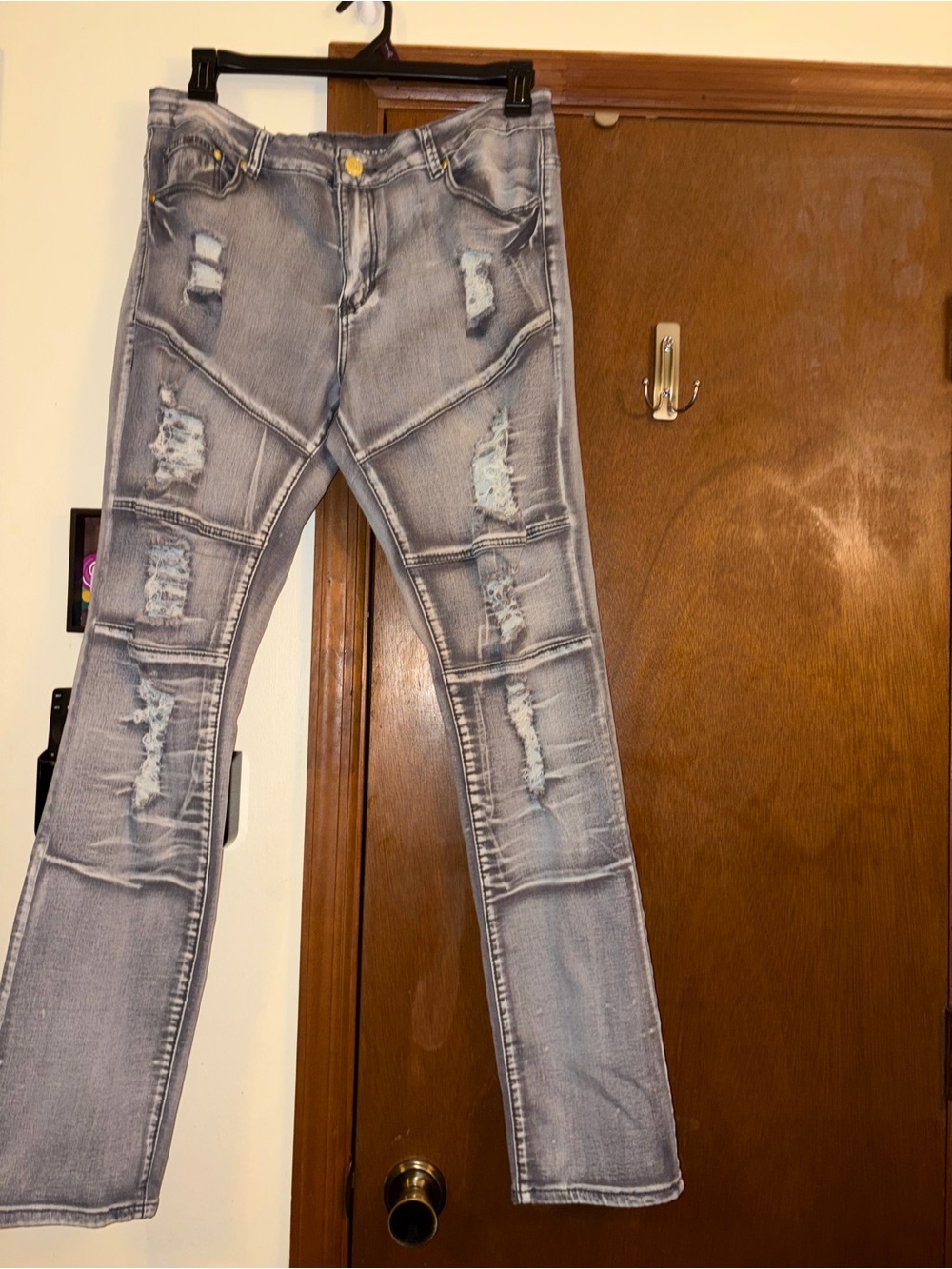 Men's Distressed Light Gray Slim Jeans
